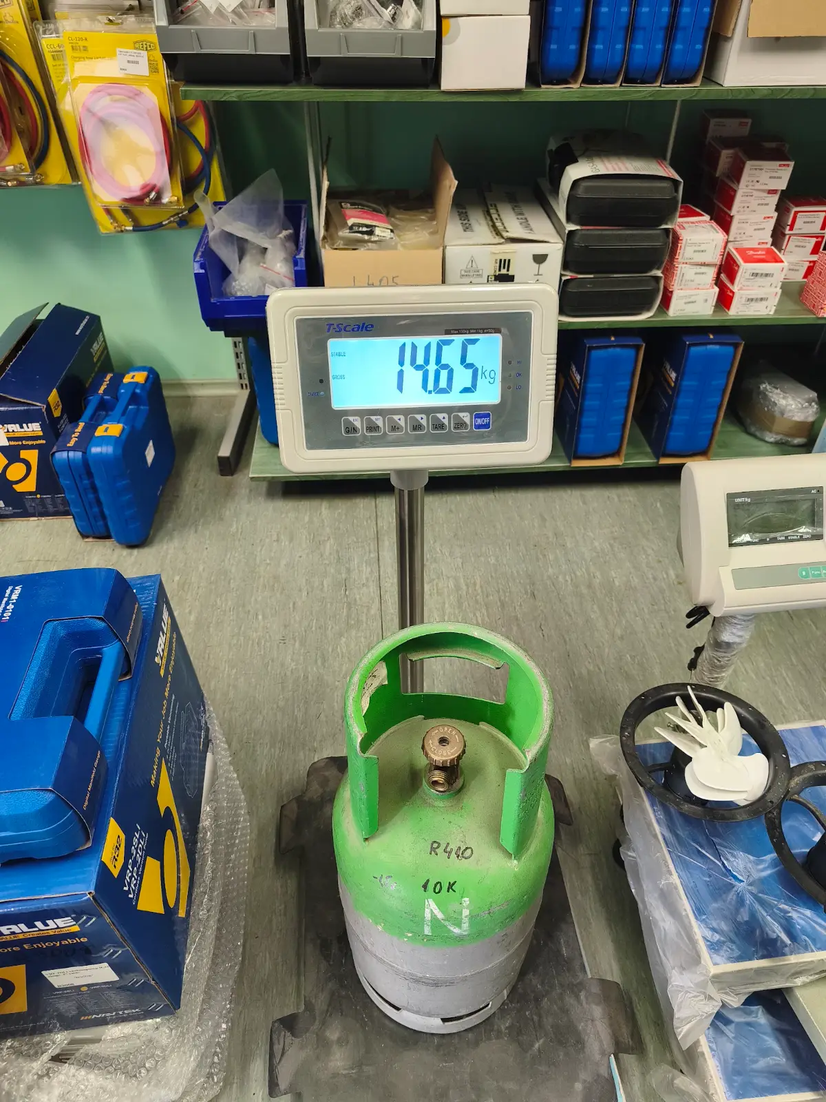 Tehtud tööd Külmaaine täitmine kaaluga hoolduse käigus