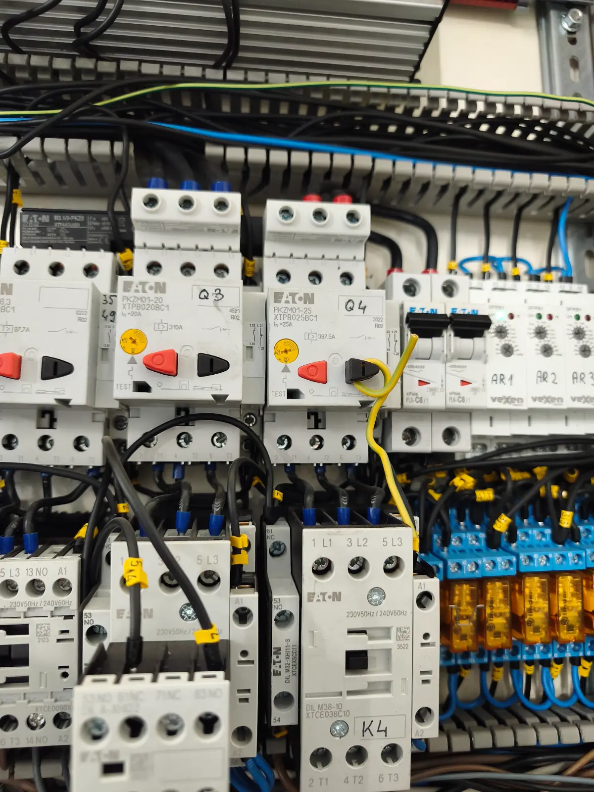 Tehtud tööd Külmasüsteemi elektrikilbi kaitselülitid ja juhtmestik